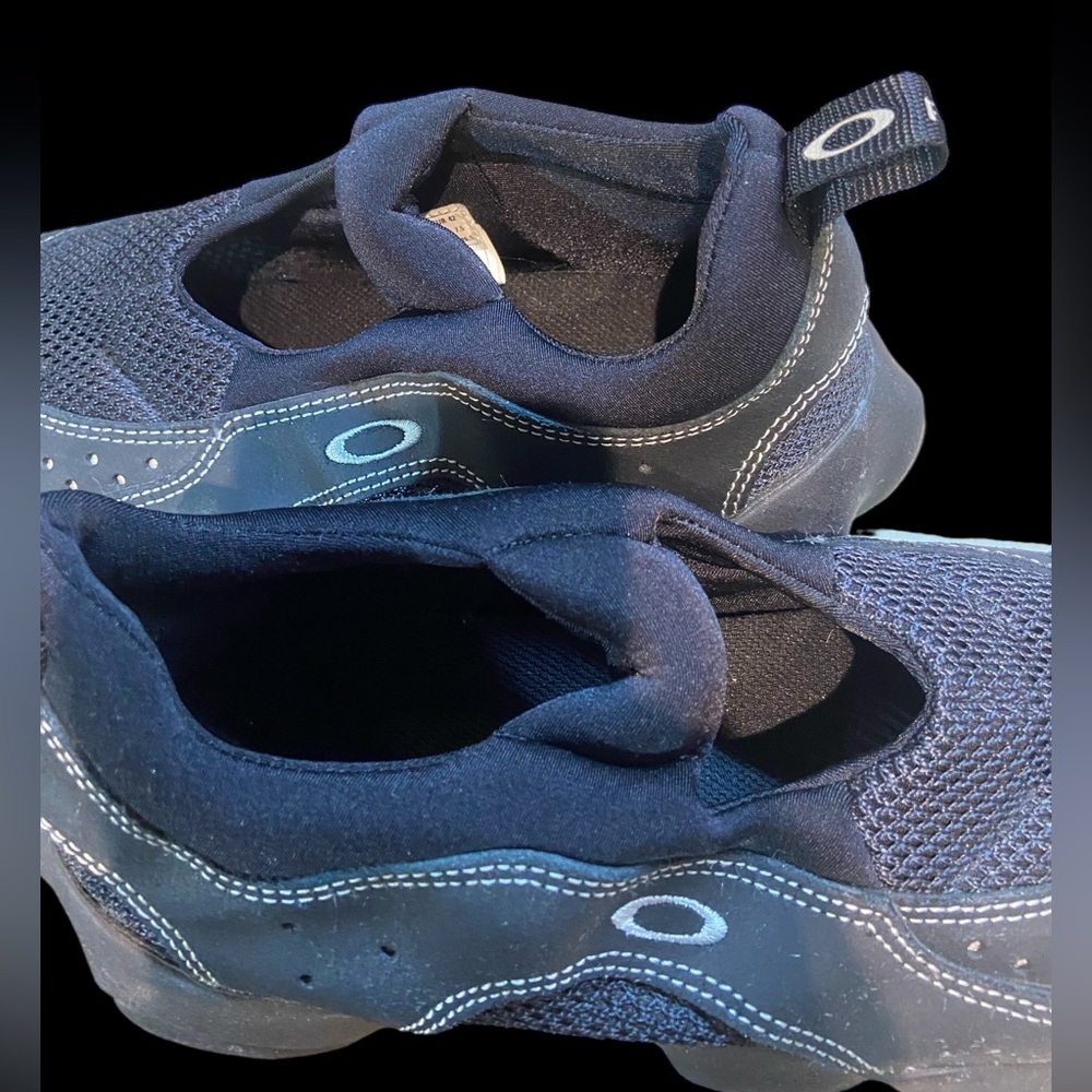 Vintage Oakley slip on water sport hiking walking shoes. men’s 8.5 women’s 10.5